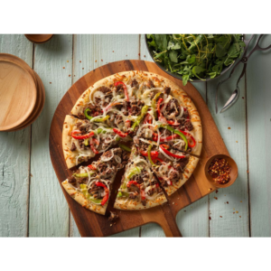 American pizza perreroni, spicy beef, onion and green chillies